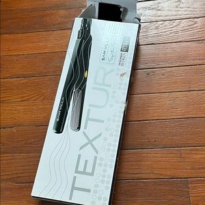 Sam Villa Texture Iron